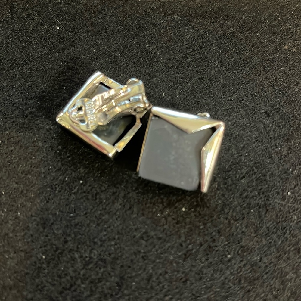 Vintage signed Charel silver tone vintage plastic gray clip on earrings